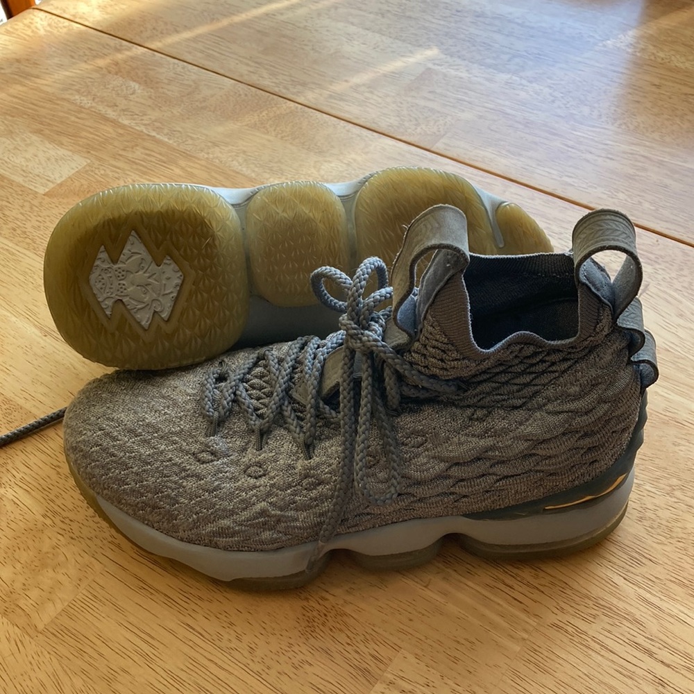 LeBron James XV youth size 5.5